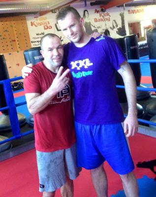 David Žibrat – evropski podprvak v kickboxingu, ki se na svojo prvo profesionalno borbo pripravlja skupaj z Zavcem 
