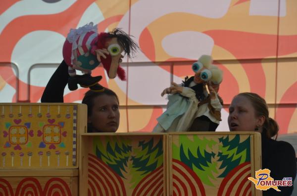 FOTO: Na Trgu kulture otroci tokrat uživali v predstavi Janko in Metka