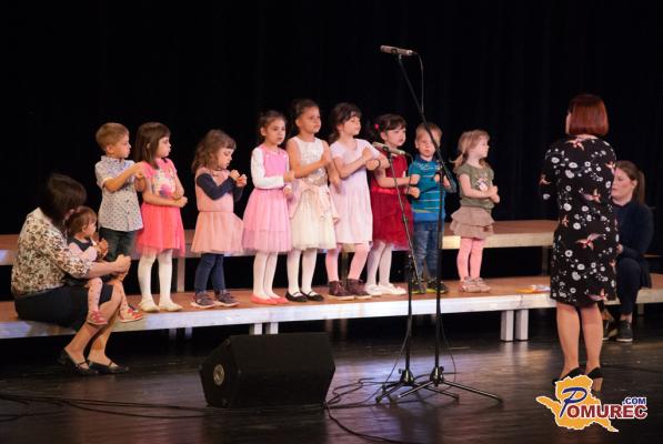 FOTO: Območno srečanje otroških in mladinskih pevskih zborov