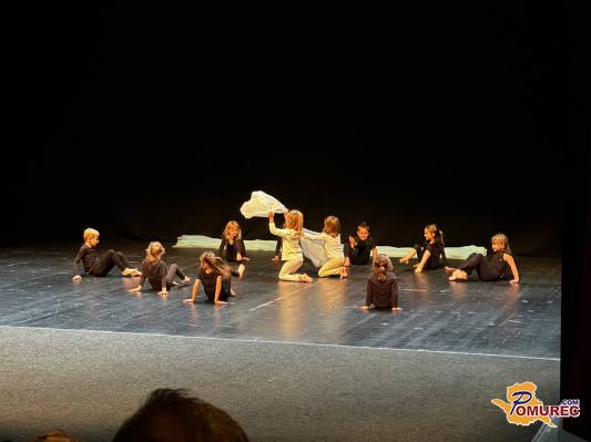 FOTO: Mladi plesni talenti zaplesali na odru soboškega gledališča