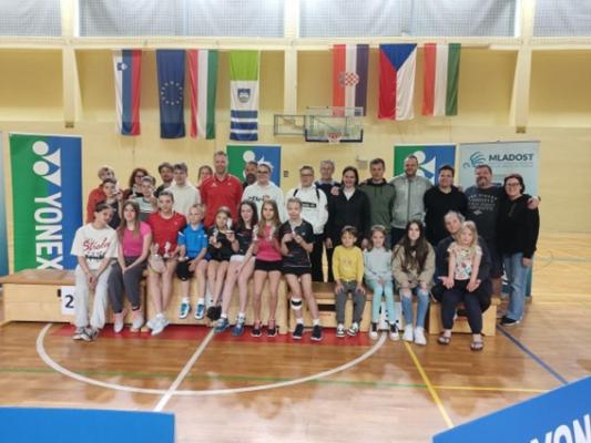 FOTO: V Lendavi se je odvilo mednarodno tekmovanje v badmintonu