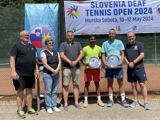 Damjan Anželj podelil priznanja najboljšim gluhim tenisačem