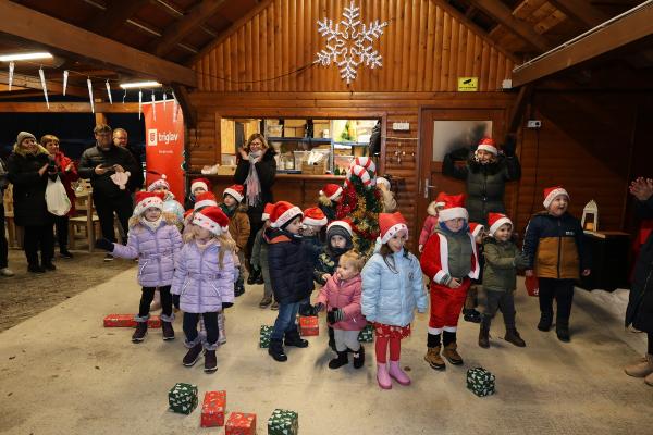 FOTO: Dobrodelni božični bazar na Hotizi znova združil domačine