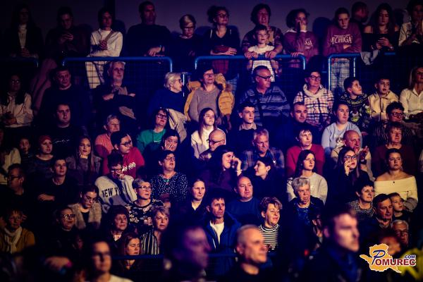 FOTO in VIDEO: Praznični večer glasbe in solidarnosti združil Mursko Soboto