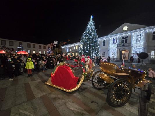 FOTO: Božiček, škrati in prvi drsalni zavoji v Ljutomeru
