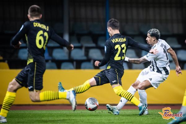 Mura klonila proti Radomljam