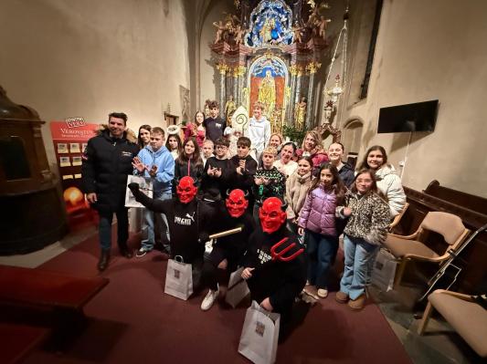 FOTO: Miklavžev obisk razveselil otroke v župniji Grad