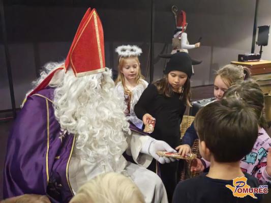 Prihaja prvi izmed treh decembrskih dobrih mož