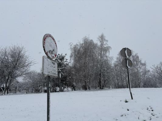 Nekatere ceste v Pomurju še vedno neprevozne, mnogi bodo brez elektrike več dni