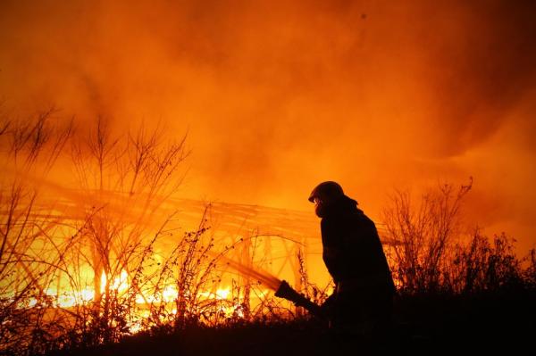 V Lemerju posredovalo več gasilskih enot