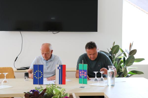 FOTO: V Šalovcih podpisali pogodbo za več kot milijon evrov vreden vrtec