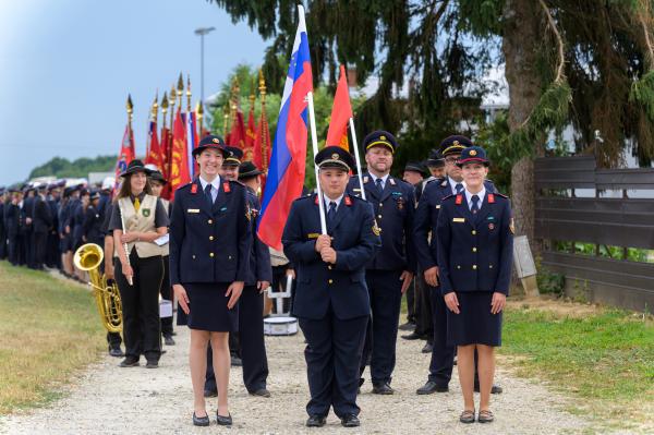 FOTO in VIDEO: 130 let predanosti gasilstvu proslavili s parado in novo pridobitvijo