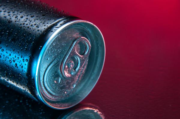 Ali bi morala Slovenija prepovedati energijske pijače mladoletnim?