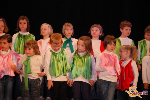 FOTO: Mladi iz Lendave, Črenšovcev, Dobrovnika, Turnišča in Odrancev so zapeli