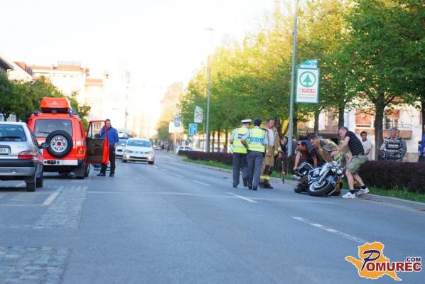 FOTO: Včeraj sta v Murski Soboti trčila avtomobil in motorist