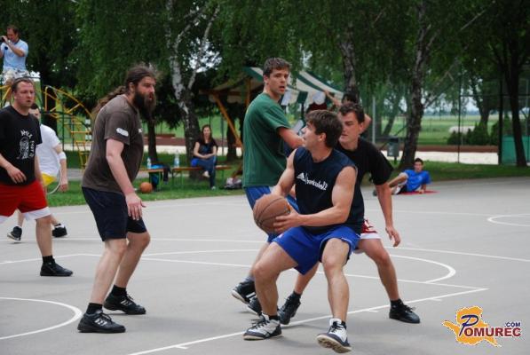 FOTO: V Turnišču igrali ulično košarko