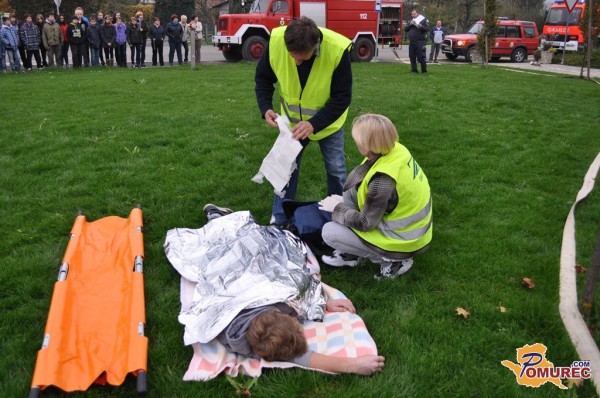 FOTO: Na osnovni šoli in v vrtcu v Stročji vasi pripravili evakuacijsko vajo