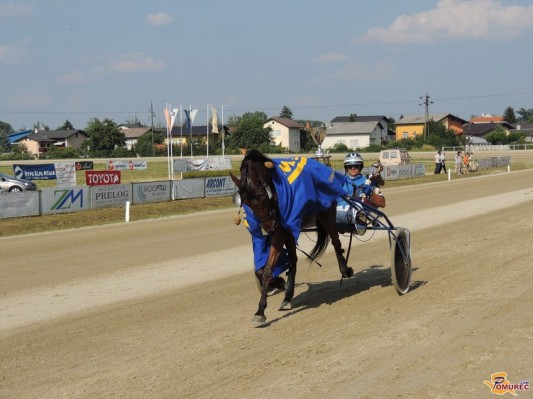 FOTO: Kasaške dirke v Ljutomeru v znamenju dveh memorialov