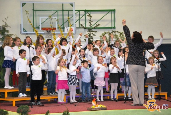FOTO: Pomladna pesem treh šol v Črenšovcih