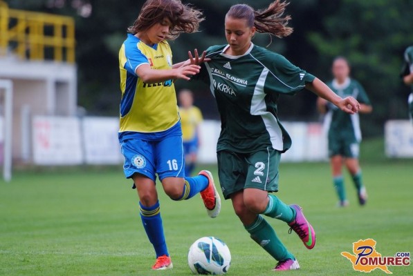 FOTO: Mlade nogometašice Teleing Pomurja silovito začele prvenstvo