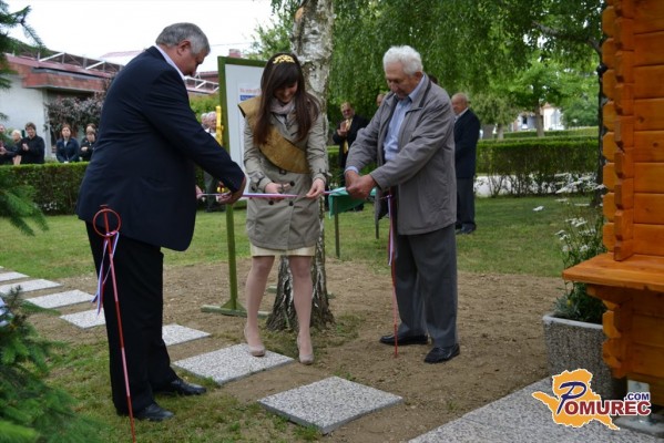 FOTO: V Bakovcih odprli novi šolski učni čebelnjak
