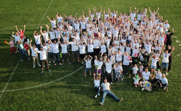 FOTO: Na dobrodelnem pikniku za Aljošo nastopila Adi Smolar, Jean Bačić Quartet in Jernej Celec