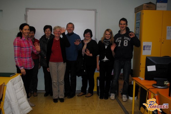 FOTO: Starejši v Beltincih osvajali osnove računalništva