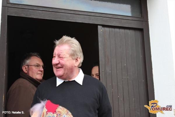 Sestanek v samostanu: župnik Vöröš bo lahko maševal, če bo zdravljenje od alkoholizma uspešno