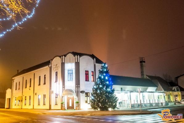 FOTO: Središče Beltinec odeto v tisoče lučk