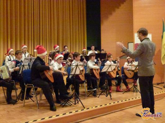 FOTO: Božično-novoletni koncert solistov glasbene šole