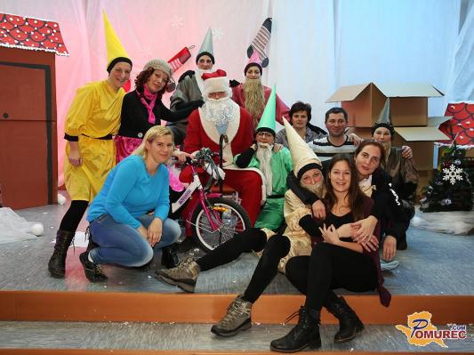 FOTO: Najmlajše v Turnišču obiskal Božiček