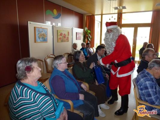 FOTO: Božiček obiskal Dom starejših Gornja Radgona