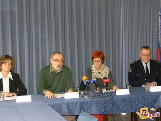 Policisti pozivajo: »Bodi zvezda -  ne meči petard!«