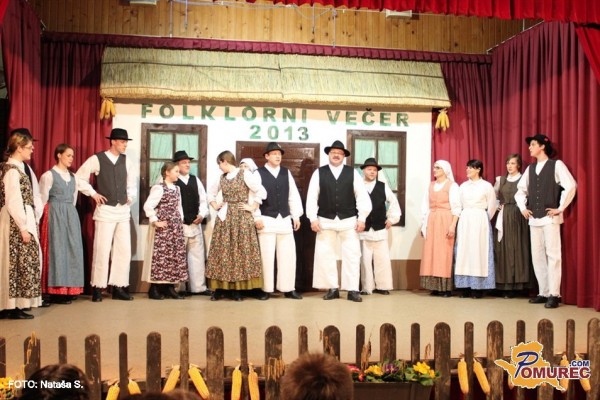 FOTO: Sobotni večer na Cankovi pripadel folkloristom