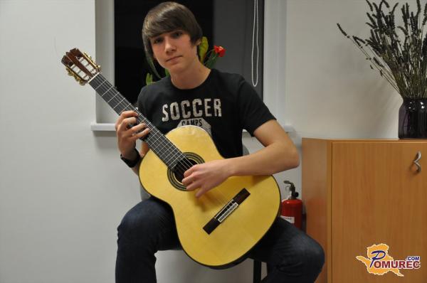 Jaka Škoberne - obetaven mladi kitarist, ki pobira zlata priznanja v Sloveniji in tujini
