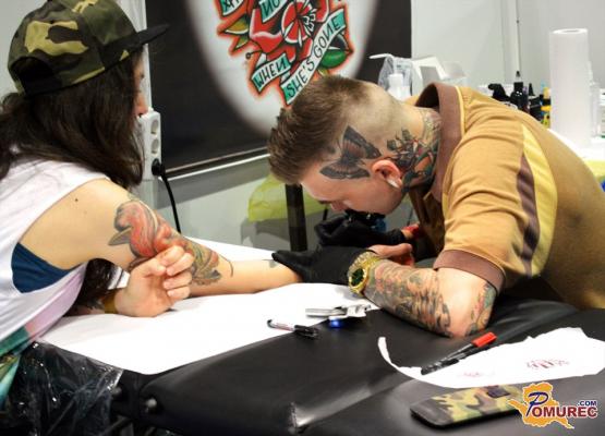 FOTO: 5. Tattoo konvencija v Mariboru v polnem teku tudi z našimi tetoverji