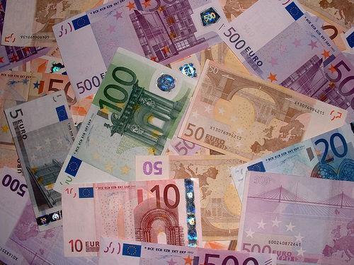 Država minimalne prispevke pobira od 832 evrov, sama pa jih plača le od 790 evrov