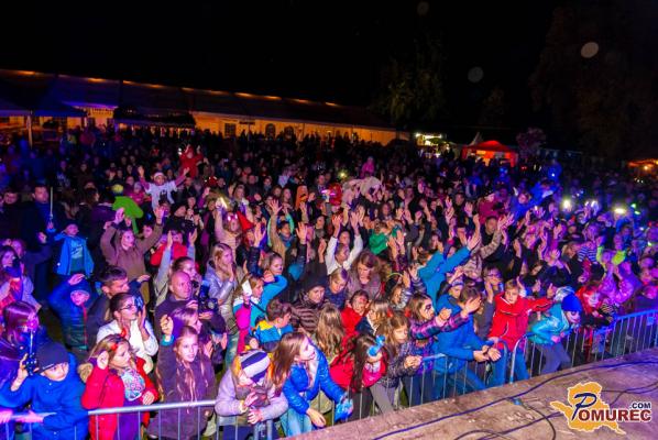 FOTO: Več tisoč množica norela z Modrijani in Nedo Ukraden na čarovniškem spektaklu v Rakičanu