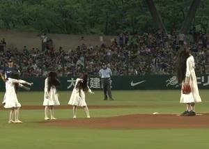 Srhljiv prvi met na baseball tekmi