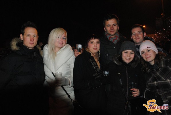 FOTO in VIDEO: Množica najdaljšo noč preživela na prostem v Murski Soboti