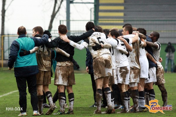 FOTO: Muraši protestno začeli tekmo, zapravili enajstmetrovko in izgubili 1:2
