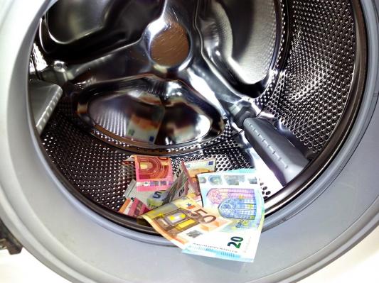 Zloraba položaja in pranje denarja ob prodaji znamke Tušmobil