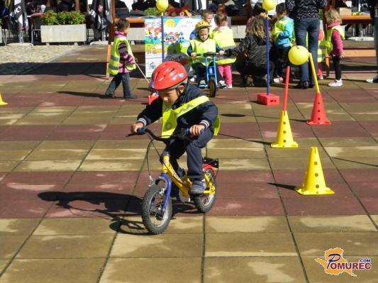 FOTO: Medvedek Leon učil otroke varne vožnje s kolesom
