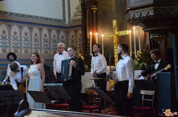 FOTO: V Evangeličanski cerkvi odmevala ruska glasba