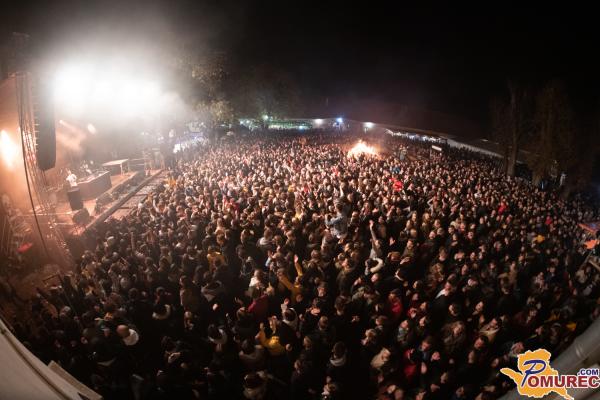 FOTO in VIDEO: Svetovno znani DJ Alle Farben navdušil nepregledno množico v Rakičanu