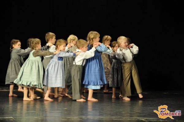 FOTO: Lendavski oder pripadel otroškim folklornim skupinam