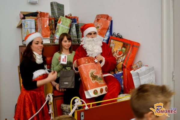 FOTO: Božiček v Rakičanu razveselil otroke iz socialno ogroženih družin