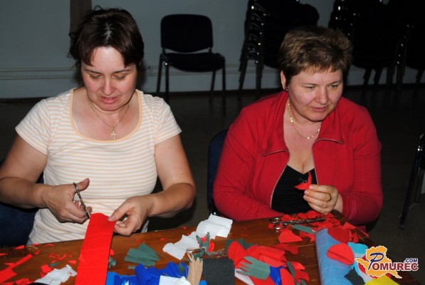 FOTO: Članice KD Štefan Raj in občanke Turnišča izdelovale darila