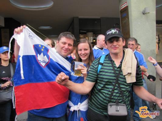 FOTO: Kako so slovenski navijači Chelseaja dočakali sanje v Münchnu