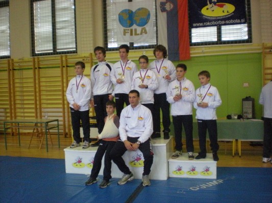 Pet zlatih in srebrna medalja mladih rokoborcev Sobote ob 35. obletnici